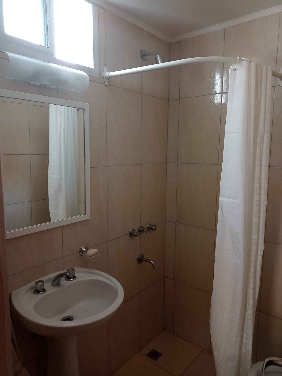 3 Ambientes con Garage - Excelente Ubicacion - A 6 cuadras de la playa - a 2 cuadras de Av. Libertador - Casa/Chalet en Mar de Ajó