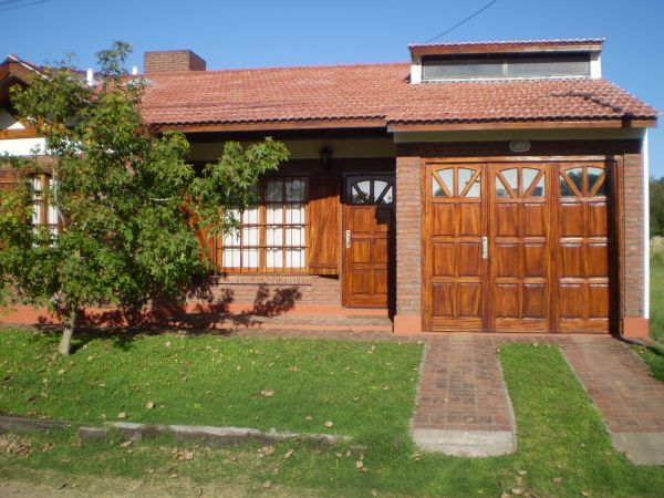 4 Ambientes -Excelente Ubicación - Cochera Cerrada - A 4 cuadras de la playa - a 1 cuadra de la plaza - a 4 cuadras del centro - Casa/Chalet en La Lucila del Mar
