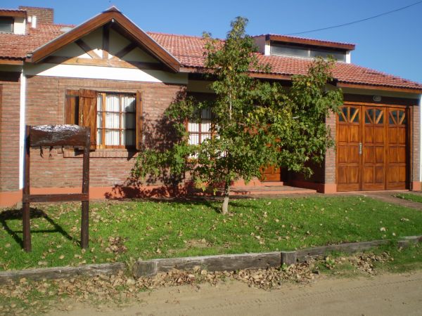 4 Ambientes -Excelente Ubicación - Cochera Cerrada - A 4 cuadras de la playa - a 1 cuadra de la plaza - a 4 cuadras del centro - Casa/Chalet en La Lucila del Mar