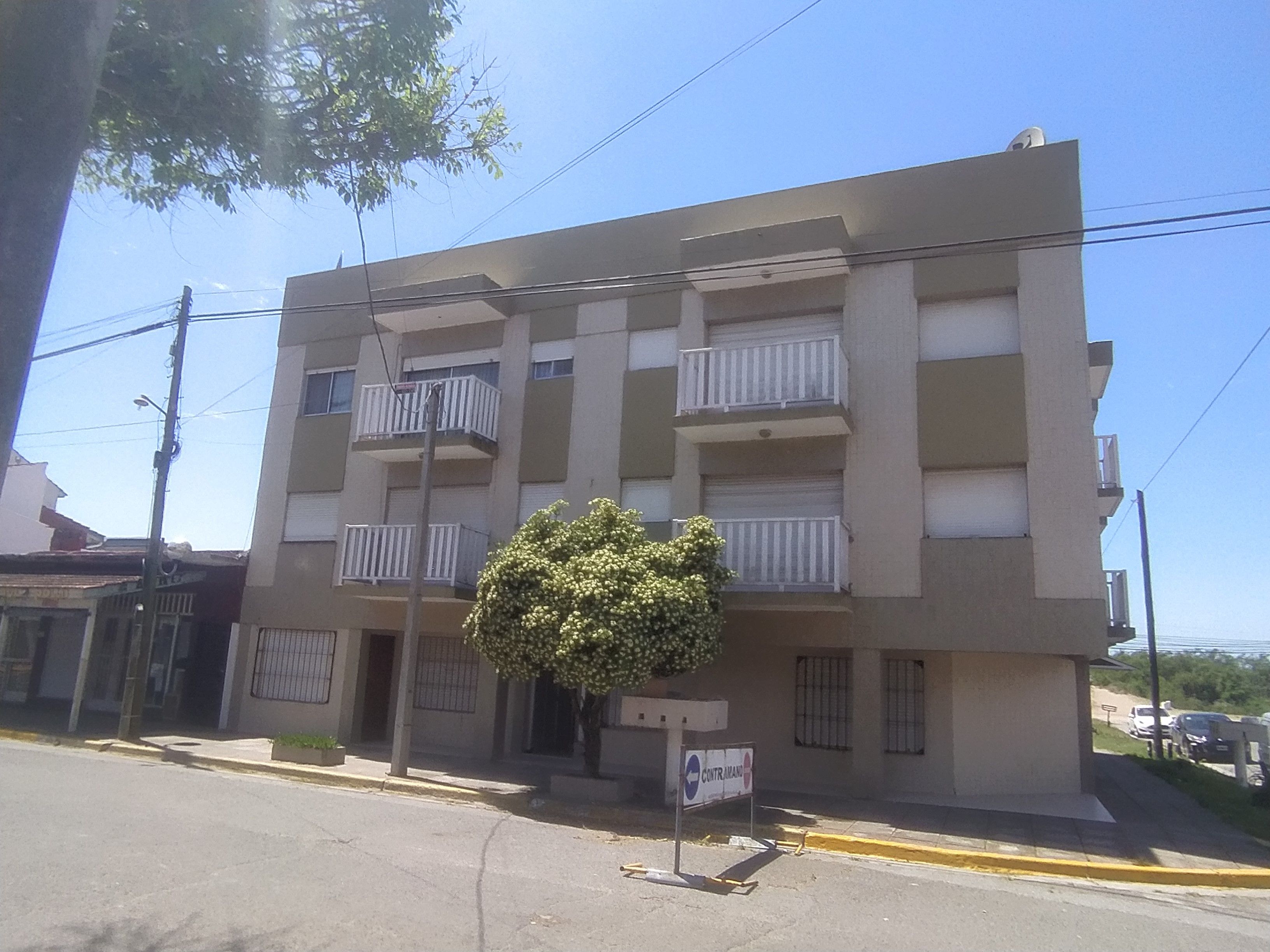 2 Ambientes en 2do Piso - Edificio El Piave - Balcón a la Calle - A 1 cuadra de la Playa - Departamento en La Lucila del Mar