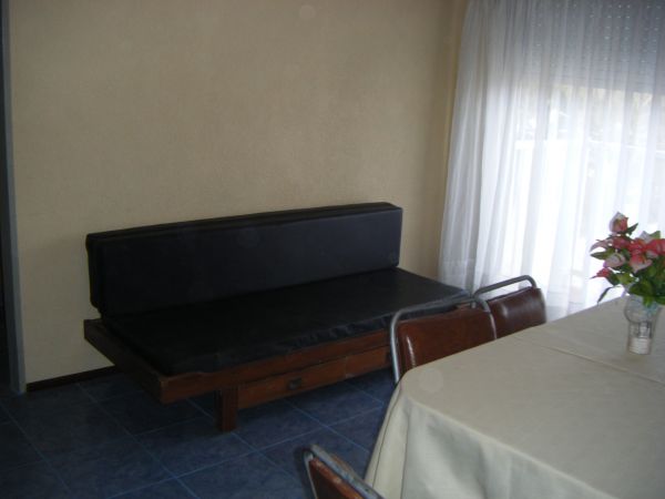 2 Ambientes en 2do Piso - Edificio El Piave - Balcón a la Calle - A 1 cuadra de la Playa - Departamento en La Lucila del Mar