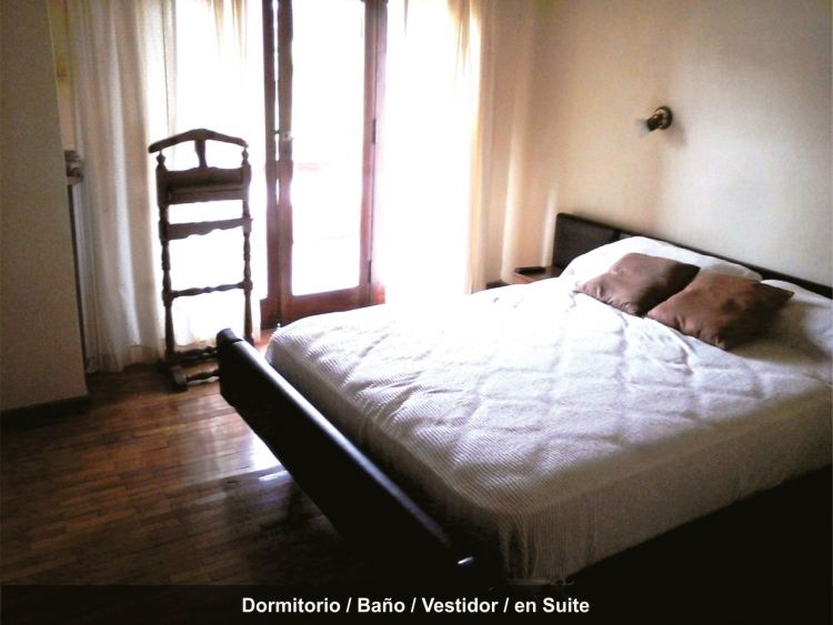 8 Ambientes Muy Amplio - Cochera para 2/3 Autos - Barrio San Rafael - A 1 cuadra del mar - a 4 cuadras del centro - Casa/Chalet en Mar de Ajó