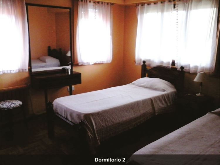 8 Ambientes Muy Amplio - Cochera para 2/3 Autos - Barrio San Rafael - A 1 cuadra del mar - a 4 cuadras del centro - Casa/Chalet en Mar de Ajó