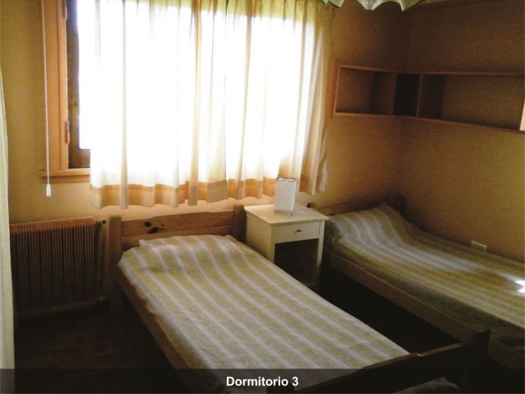 8 Ambientes Muy Amplio - Cochera para 2/3 Autos - Barrio San Rafael - A 1 cuadra del mar - a 4 cuadras del centro - Casa/Chalet en Mar de Ajó
