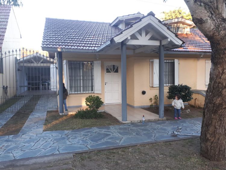 4 Ambientes Muy Amplios - Cochera para 2 Autos - Seguridad Absoluta - A 4 cuadras del mar - Casa/Chalet en La Lucila del Mar