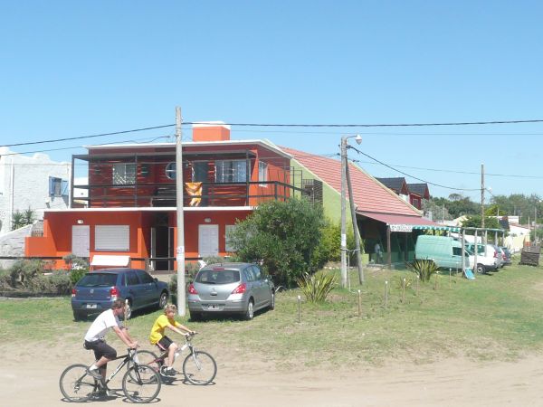 Complejo: 3 Ambientes - Entrada de Auto - Zona de Playas Tranquilas - A orillas del mar - a 2 cuadras del centro - Dúplex/Tríplex en Aguas Verdes