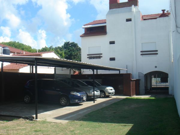 3 Ambientes con Cochera Techada - Atendido por sus Dueños - Luminoso y de Excelente Gusto - A 2 cuadras del mar - a 2 cuadras del centro - Dúplex/Tríplex en Mar de Ajó