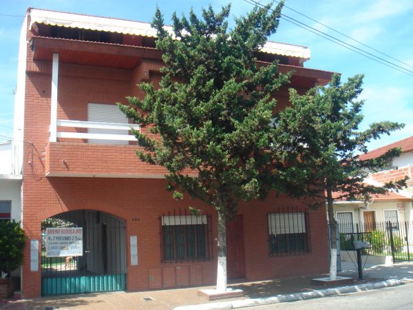 3 Ambientes con Cochera Techada - Atendido por sus Dueños - Luminoso y de Excelente Gusto - A 2 cuadras del mar - a 2 cuadras del centro - Dúplex/Tríplex en Mar de Ajó