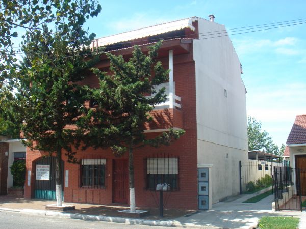 3 Ambientes con Cochera Techada - Atendido por sus Dueños - Luminoso y de Excelente Gusto - A 2 cuadras del mar - a 2 cuadras del centro - Dúplex/Tríplex en Mar de Ajó