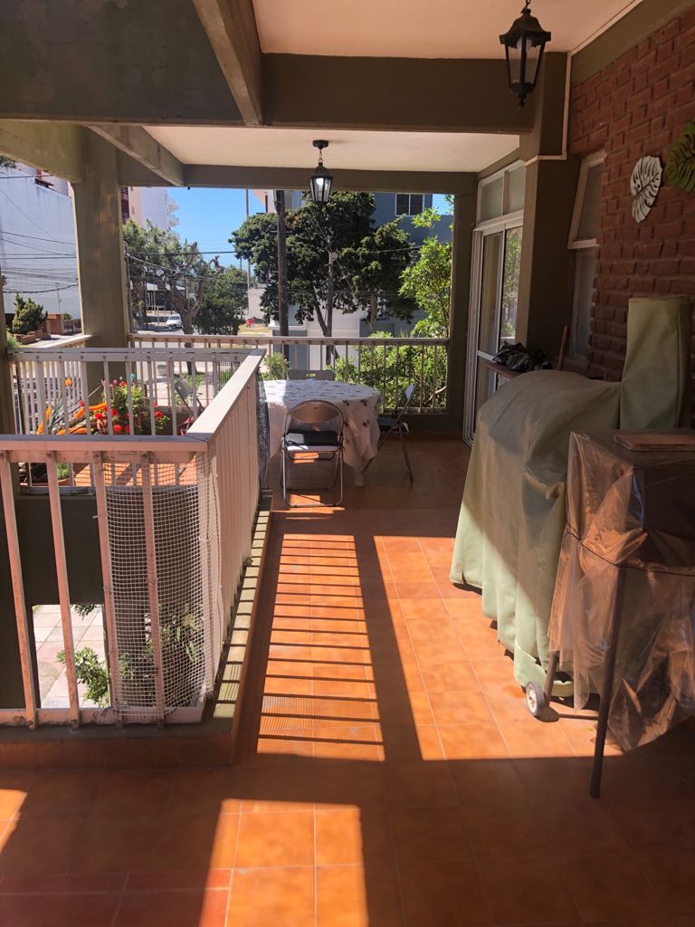 3 Ambientes en 1er Piso - Cochera - Mobiliario impecable, luminosidad y confort - A 2 cuadras de la playa - a 1 cuadra de Chiozza - Departamento en San Bernardo