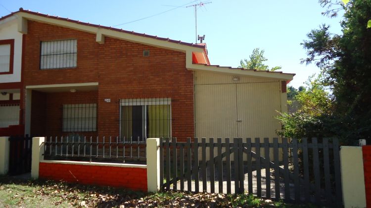3 Ambientes - Enorme Espacio - A 7 cuadras del mar - Casa/Chalet en Aguas Verdes