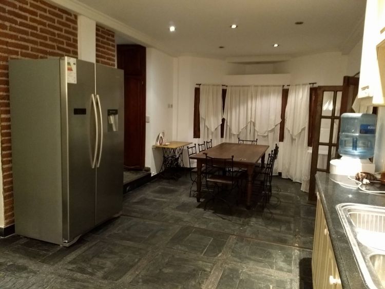 Excelente chalet preparado para 3 familias. 12 personas con alarma monitoreada. - Muy buena ubicación - sistema de alarma monitoreada - Casa/Chalet en Costa Azul