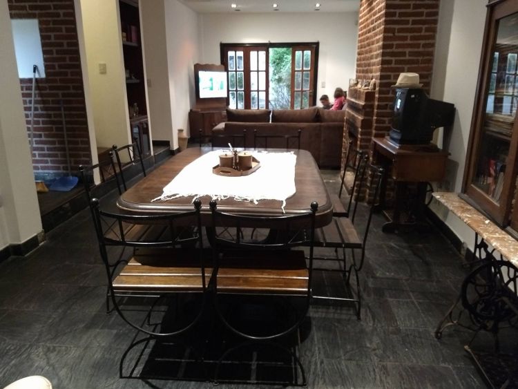 Excelente chalet preparado para 3 familias. 12 personas con alarma monitoreada. - Muy buena ubicación - sistema de alarma monitoreada - Casa/Chalet en Costa Azul
