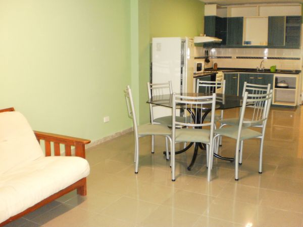 3 Ambientes en 1er Piso - Excelente Ubicación - Muy Luminoso - Garage Cubierto - A 3 cuadras del mar - a 1½ del supermercado Coto - a 2 cuadras de la peatonal - Departamento en Mar de Ajó