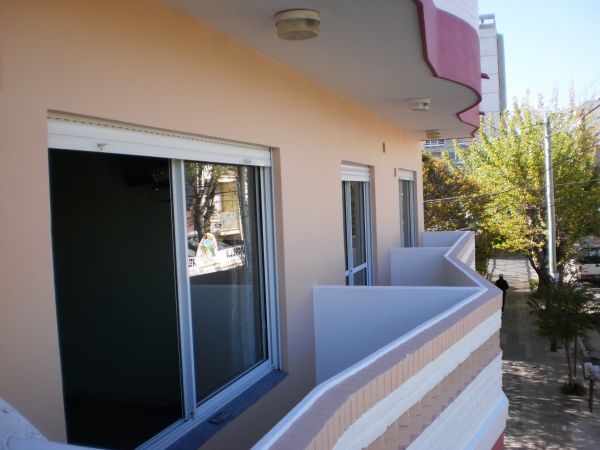3 Ambientes en 1er Piso - Excelente Ubicación - Muy Luminoso - Garage Cubierto - A 3 cuadras del mar - a 1½ del supermercado Coto - a 2 cuadras de la peatonal - Departamento en Mar de Ajó