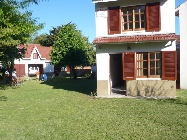 3 Ambientes con Cochera  - Atendido por sus Dueños - Zona Tranquila y Segura - A 4 cuadras del mar - a 9 cuadras de San Bernardo - a 9 cuadras del muelle - Dúplex/Tríplex en La Lucila del Mar