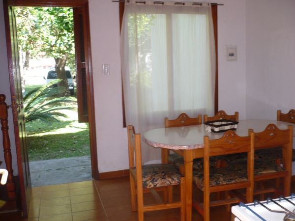 3 Ambientes con Cochera  - Atendido por sus Dueños - Zona Tranquila y Segura - A 4 cuadras del mar - a 9 cuadras de San Bernardo - a 9 cuadras del muelle - Dúplex/Tríplex en La Lucila del Mar