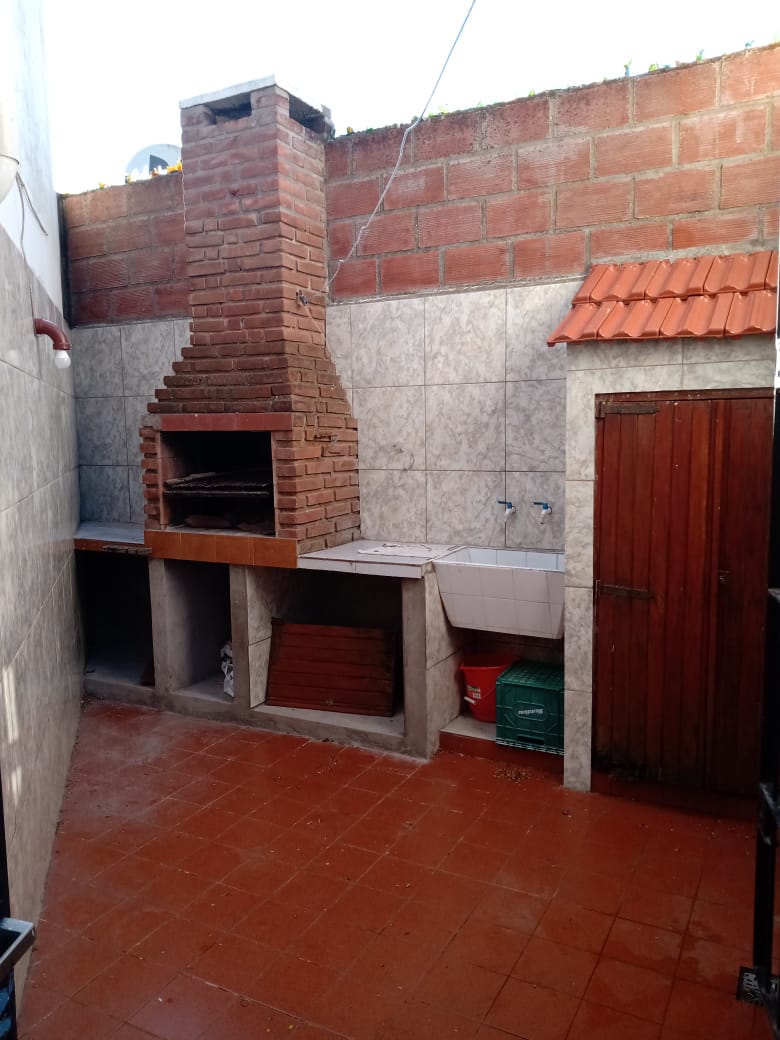 3 Ambientes con Cochera  - Atendido por sus Dueños - Zona Tranquila y Segura - A 4 cuadras del mar - a 9 cuadras de San Bernardo - a 9 cuadras del muelle - Dúplex/Tríplex en La Lucila del Mar