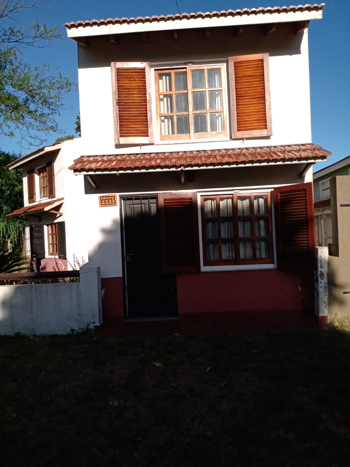 3 Ambientes con Cochera  - Atendido por sus Dueños - Zona Tranquila y Segura - A 4 cuadras del mar - a 9 cuadras de San Bernardo - a 9 cuadras del muelle - Dúplex/Tríplex en La Lucila del Mar