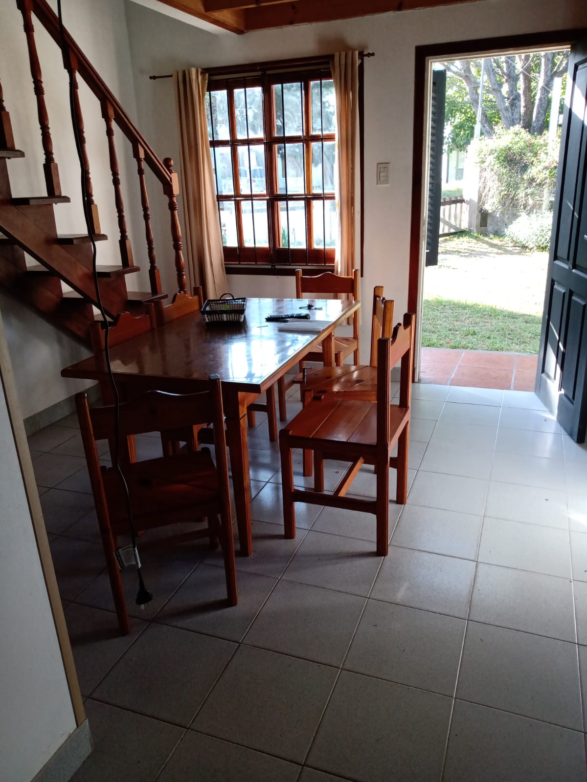 3 Ambientes con Cochera  - Atendido por sus Dueños - Zona Tranquila y Segura - A 4 cuadras del mar - a 9 cuadras de San Bernardo - a 9 cuadras del muelle - Dúplex/Tríplex en La Lucila del Mar