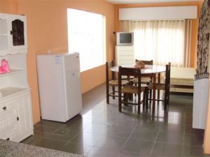 2 Ambientes al 1er Piso - Muy Luminoso - Garage Cubierto - Pleno Centro - A 3 cuadras de la playa - a 2 cuadras de la peatonal - Departamento en Mar de Ajó