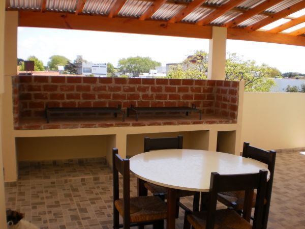 2 Ambientes al 1er Piso - Muy Luminoso - Garage Cubierto - Pleno Centro - A 3 cuadras de la playa - a 2 cuadras de la peatonal - Departamento en Mar de Ajó