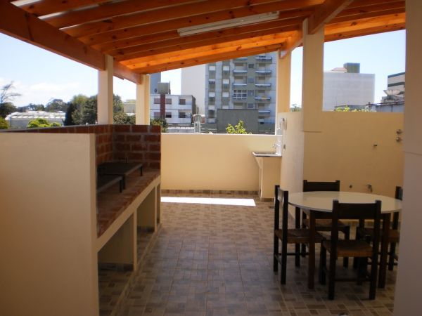 2 Ambientes al 1er Piso - Muy Luminoso - Garage Cubierto - Pleno Centro - A 3 cuadras de la playa - a 2 cuadras de la peatonal - Departamento en Mar de Ajó