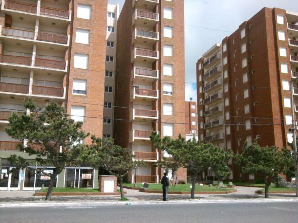 3 Ambientes Frente al mar - Con Cochera - Edificio Ancla - Frente al mar - a 1 cuadra de la peatonal - a 2 cuadras del supermercado Coto - Departamento en Mar de Ajó