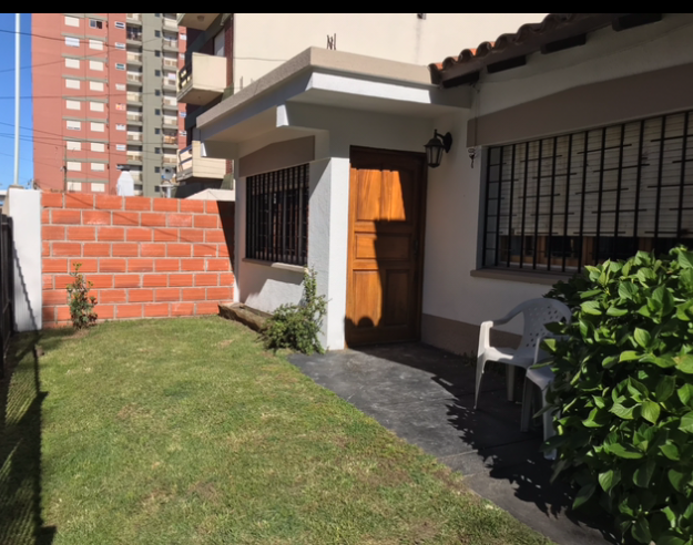 3 Ambientes en Pleno Centro - Cochera Descubierta - A 1 cuadra de la peatonal - a 2 cuadras de la playa - Casa/Chalet en San Bernardo