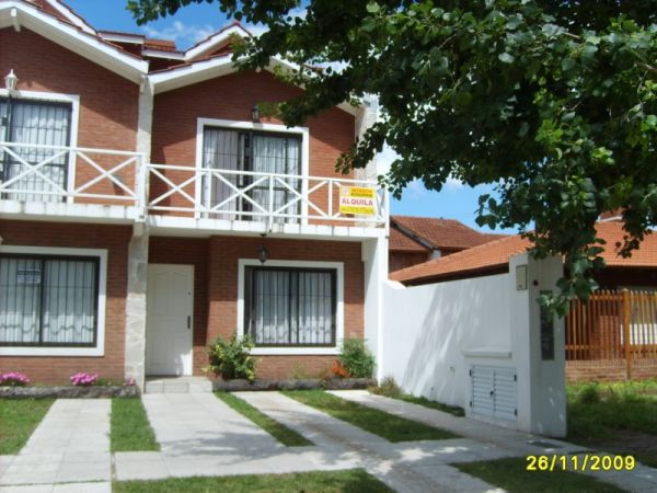 5 Ambientes Muy Espaciosos - Excelente Ubicación - A 2 cuadras del centro - a 1 cuadra de la terminal de omnibus - a 3 cuadras del mar - Dúplex/Tríplex en La Lucila del Mar