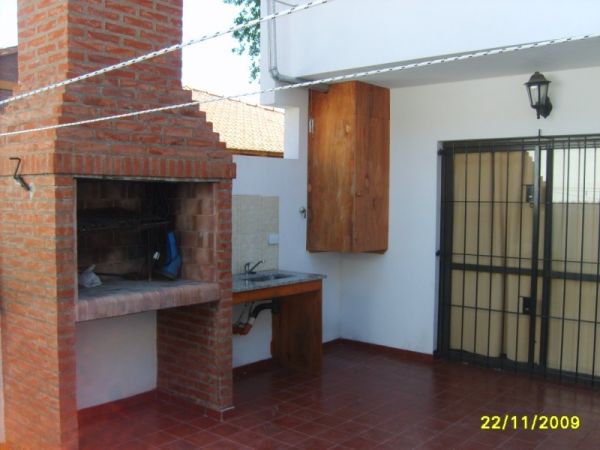 5 Ambientes Muy Espaciosos - Excelente Ubicación - A 2 cuadras del centro - a 1 cuadra de la terminal de omnibus - a 3 cuadras del mar - Dúplex/Tríplex en La Lucila del Mar