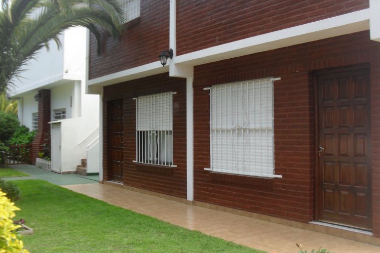 3 Ambientes en Excelente Ubicacion - Estacionamiento - A 3½ cuadras del mar - frente al bosque - Dúplex/Tríplex en Aguas Verdes