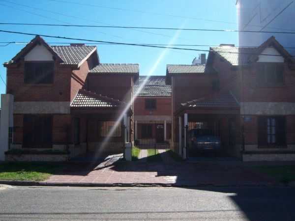4 Ambientes Comodos - Totalmente Equipado con Mobiliario - Espacio Guarda Vehiculo - A 1½ cuadras del mar - a 15 cuadras del centro de San Bernardo - Dúplex/Tríplex en Costa Azul