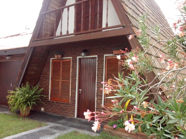 3 Ambientes - Cochera Cubierta - Zona Residencial - A 6 cuadras del mar - a 5 cuadras de Av. San Bernardo - Casa/Chalet en San Bernardo