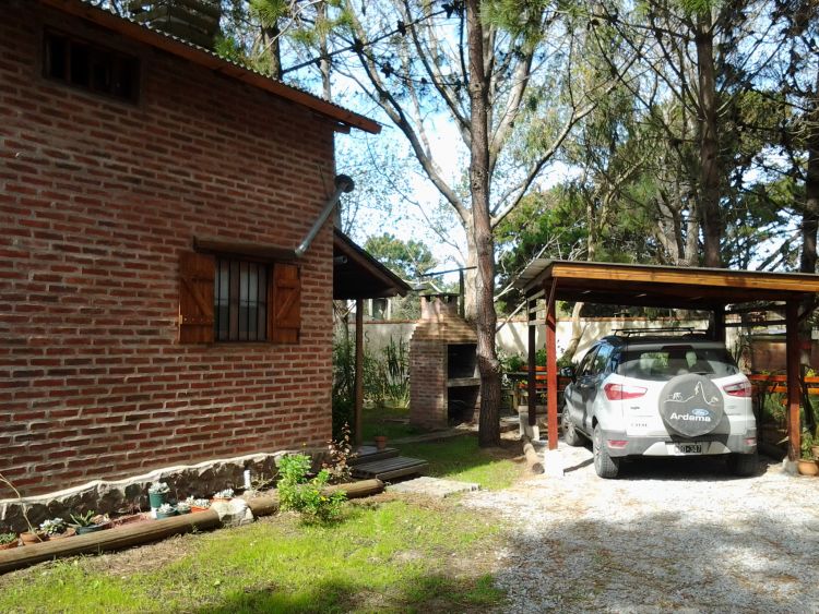 3 Ambientes con Cochera - Amplio Parque - Excelente ubicacion - a 3 cuadras del mar en un entorno de pinos - Casa/Chalet en Aguas Verdes