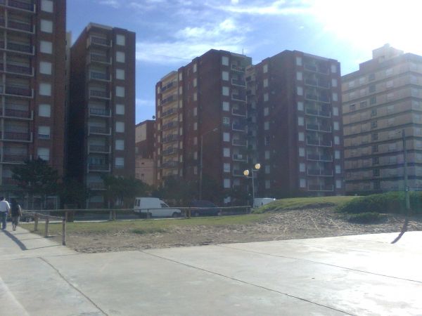 3 Ambientes Luminosos - Edificio Ancla XI - Balcón Frente al Mar - Pleno centro - a 1 cuadra de la peatonal - a 2 cuadras del supermercado Coto - Departamento en Mar de Ajó