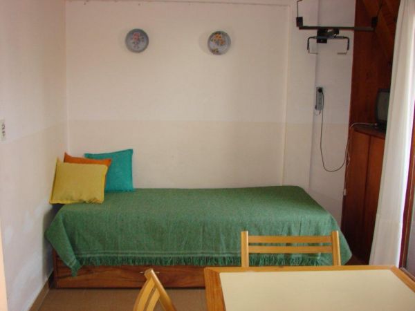 3 Ambientes en 2do Piso por Escalera Cochera Cubierta Fija - Zona residencial - a 3 cuadras de Av. San Bernardo - a 4 cuadras del mar - Dúplex/Tríplex en San Bernardo
