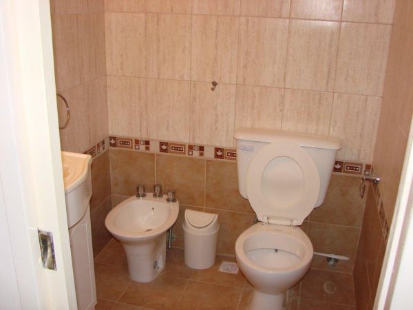 3 Ambientes en 2do Piso por Escalera Cochera Cubierta Fija - Zona residencial - a 3 cuadras de Av. San Bernardo - a 4 cuadras del mar - Dúplex/Tríplex en San Bernardo