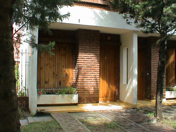 4 Ambientes - Entrada de auto - Atendido por sus Dueños - Ubicado a  3 cuadras del mar - Dúplex/Tríplex en La Lucila del Mar