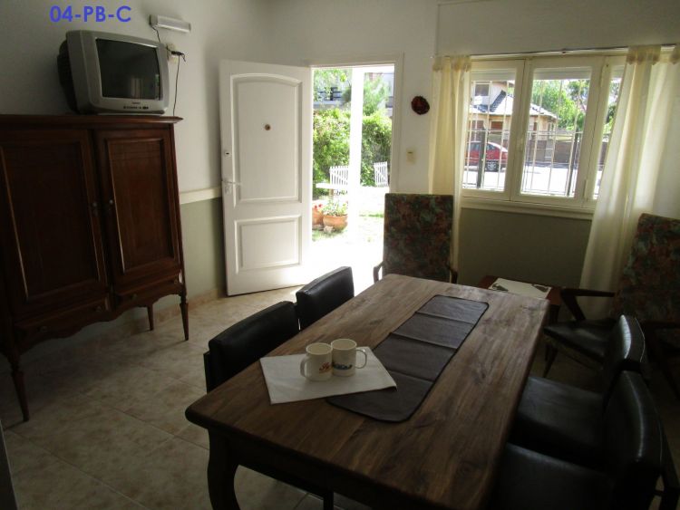 3 Ambientes con Estacionamiento - Barrio San Rafael - A ½ cuadra del mar - a 5 cuadras del centro - a 2 cuadras del muelle - Casa/Chalet en Mar de Ajó