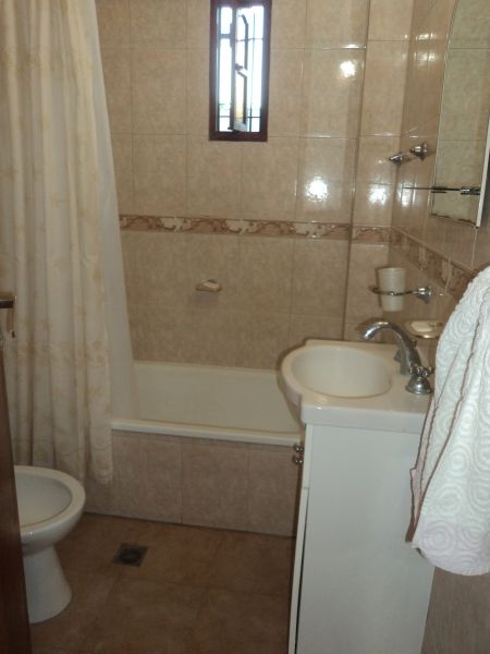 4 Ambientes Amplios mas entrepiso - Garage Cubierto - Excelente Ubicación - Jardín - A 5 cuadras del mar - A 1 cuadra de la plaza - A 4 cuadras del centro - Casa/Chalet en La Lucila del Mar