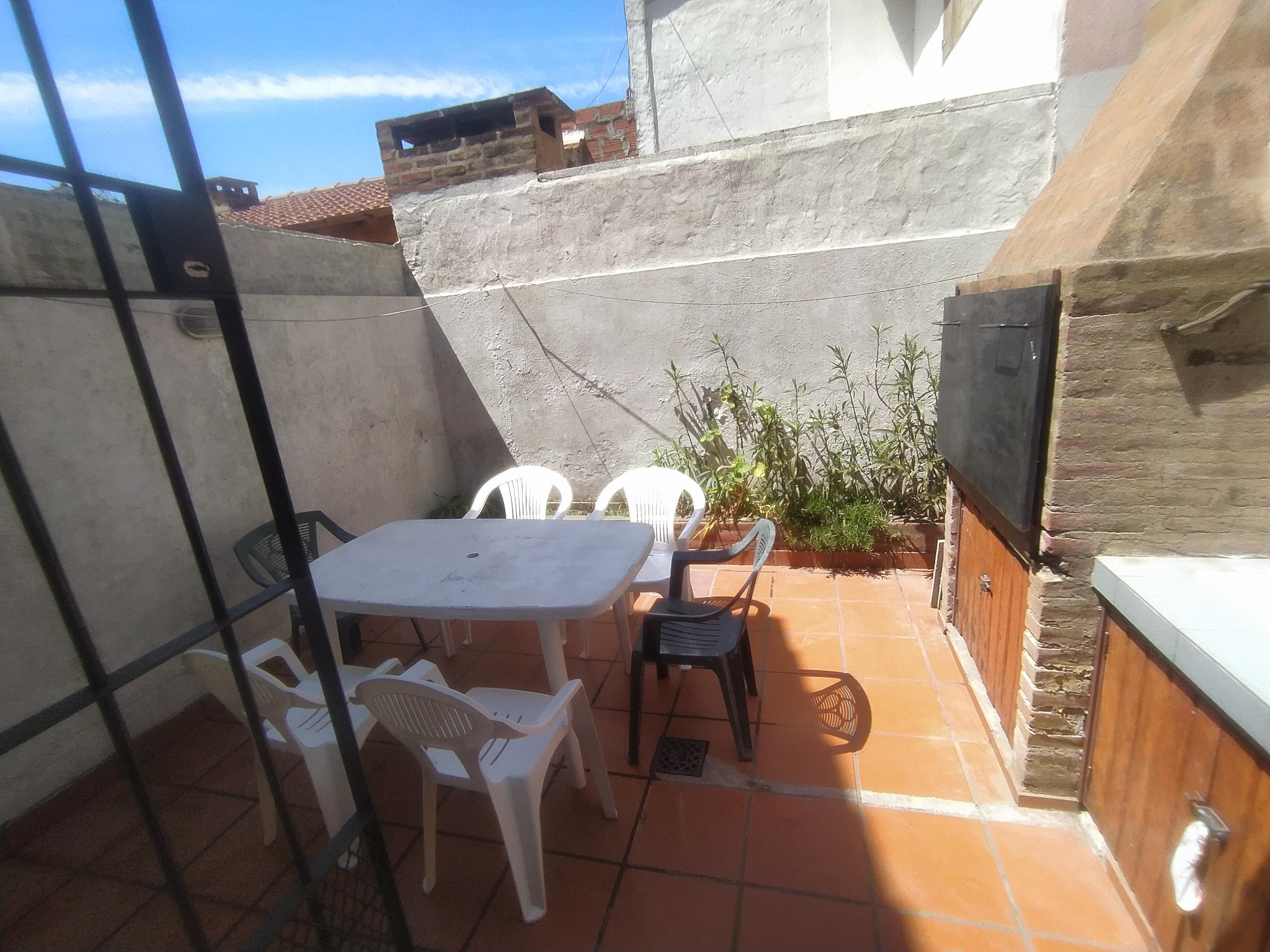 3 Ambientes - Espacio Estacionamiento - A 4 Cuadras del mar - A 3