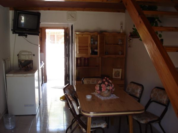 3 ambientes totalmente equipada - A 2 cuadras de la playa y a 2 del muelle - Cabaña en Mar de Ajó