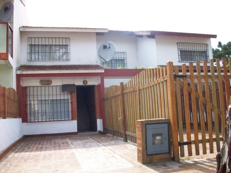 Hermoso Dúplex Ideal para dos matrimonios. - Zona residencial de La Lucila del Mar - Dúplex/Tríplex en La Lucila del Mar
