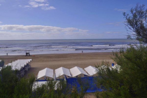 2 Ambientes - Departamentos Aurrera - Ubicado en el límite de Valeria del Mar y Ostende - a 70mts de la playa. - Departamento en Ostende
