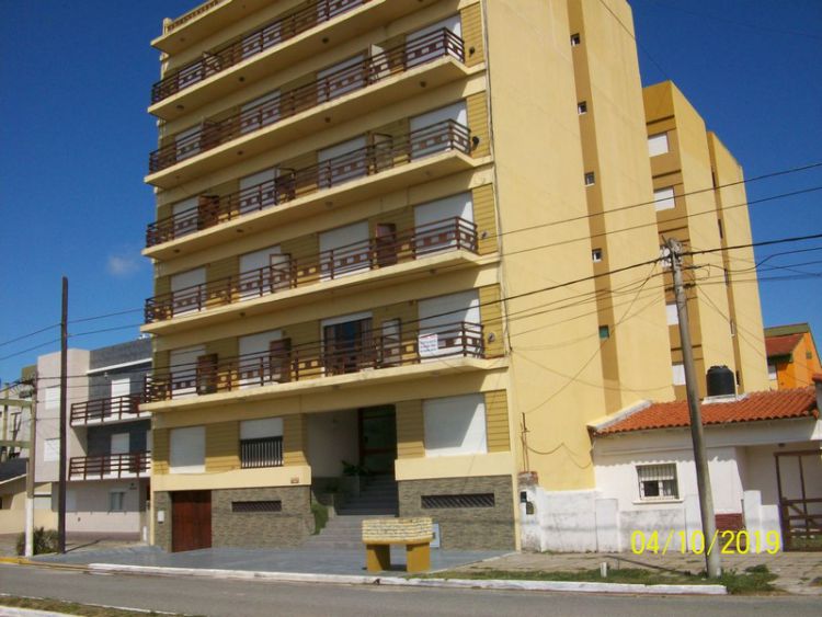 Monoambiente para 3 o 4 personas - Ccon parrilla y terraza al mar. - Departamento en La Lucila del Mar