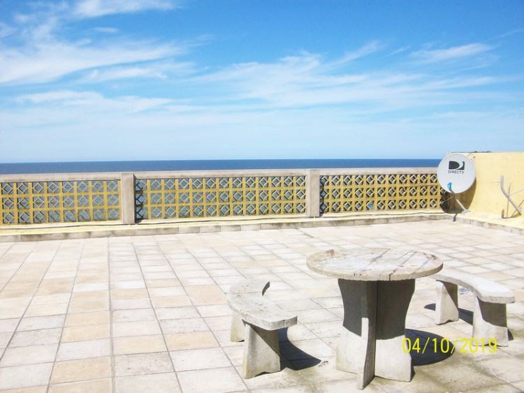 Monoambiente para 3 o 4 personas - Ccon parrilla y terraza al mar. - Departamento en La Lucila del Mar
