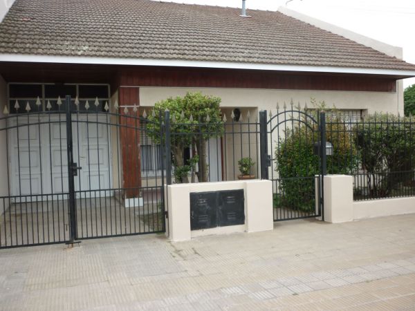 Casa en zona intermedia con garage - A 20 cuadras del mar - Casa/Chalet en Necochea