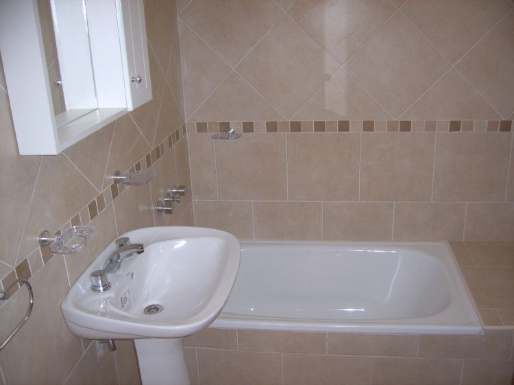 Chalet de 3 ambientes - Ubicado a pocos metros de la costanera y a una cuadra de la Av. principal. - Casa/Chalet en Aguas Verdes