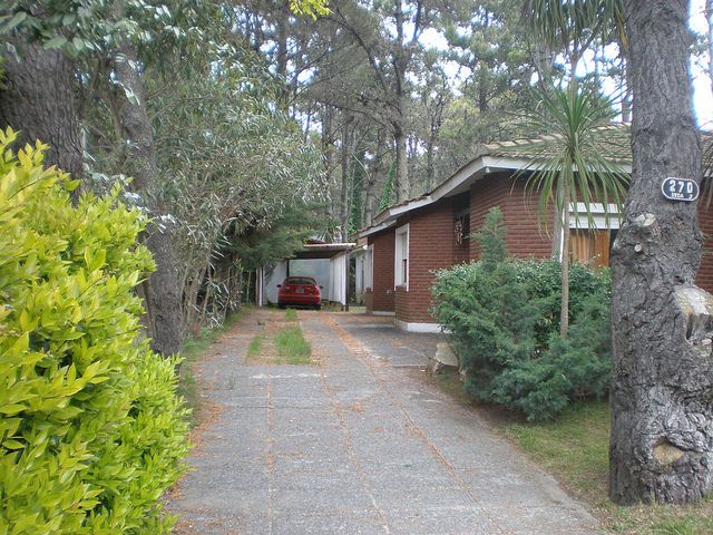 Horamel - Hermoso Chalet en el bosque - A 2 cuadras del Mar y a 1 cuadra del Centro Comercial - Casa/Chalet en Costa del Este
